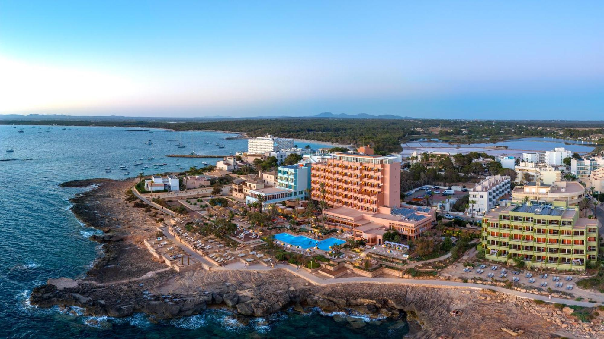 קולוניה סנט ג'ורדי Bikini Island & Mountain Hotel Es Trenc -Adults Only- מראה חיצוני תמונה